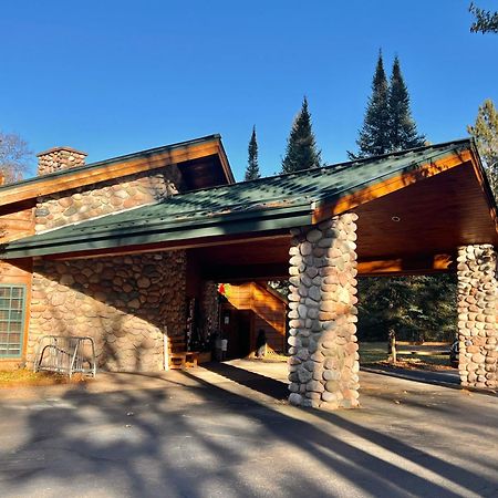 Whitetail Lodge Saint Germain Екстериор снимка