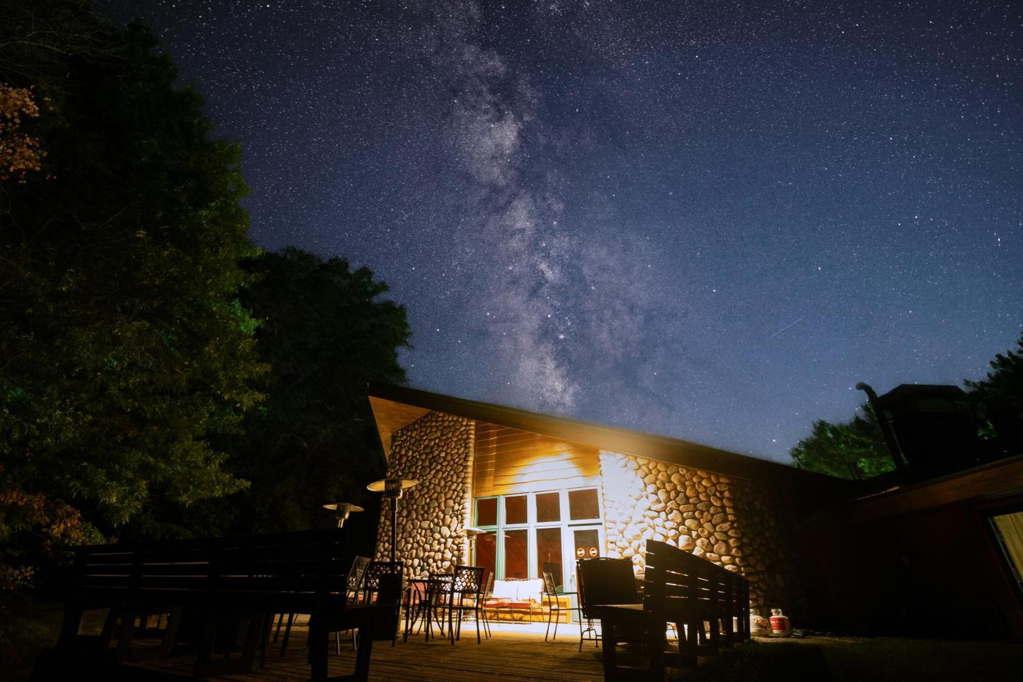 Whitetail Lodge Saint Germain Екстериор снимка