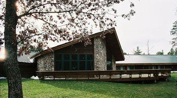 Whitetail Lodge Saint Germain Екстериор снимка