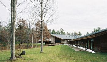 Whitetail Lodge Saint Germain Екстериор снимка
